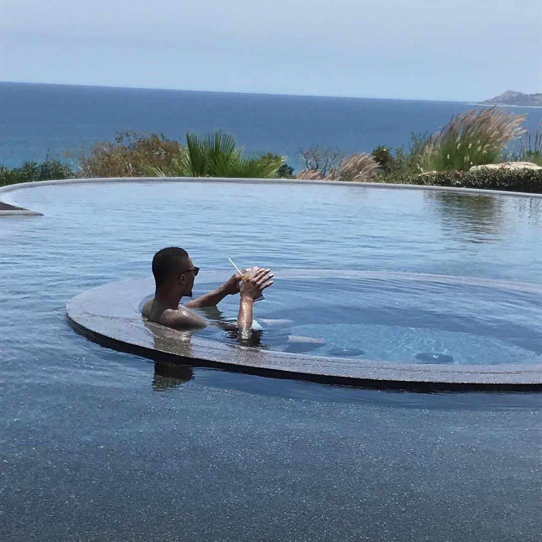 デイミアン・リラードのインスタグラム：「🧘🏾‍♂️」