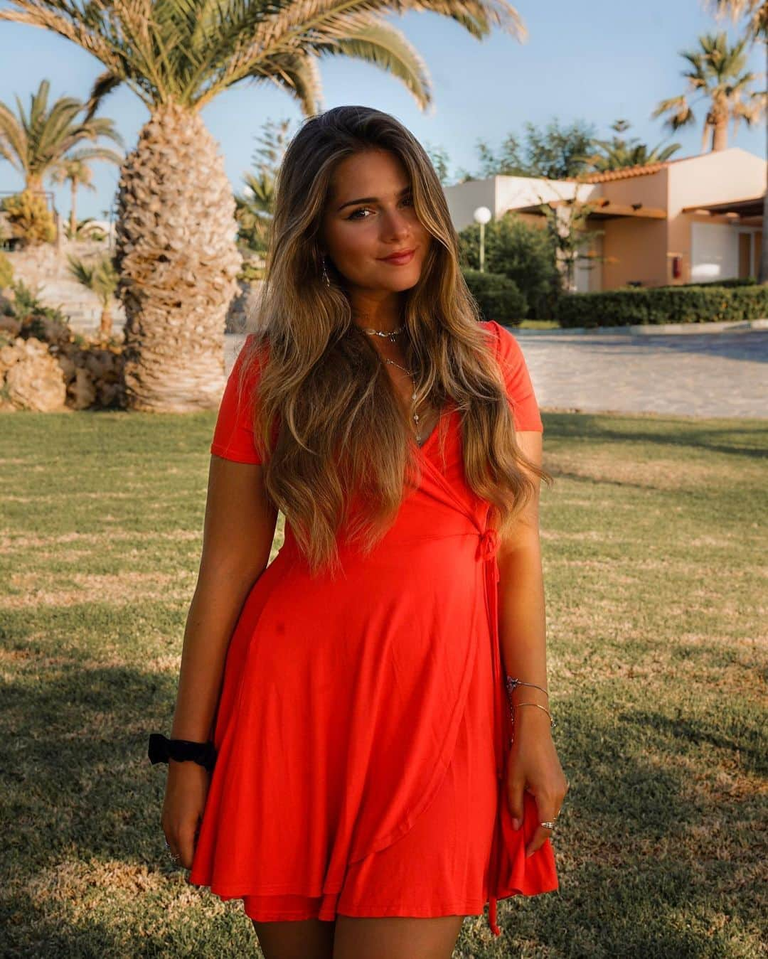 Jessy Hartelさんのインスタグラム写真 - (Jessy HartelInstagram)「Red dress, green palm trees ❤️🌴 ~werbung」7月6日 23時53分 - jessyhartel