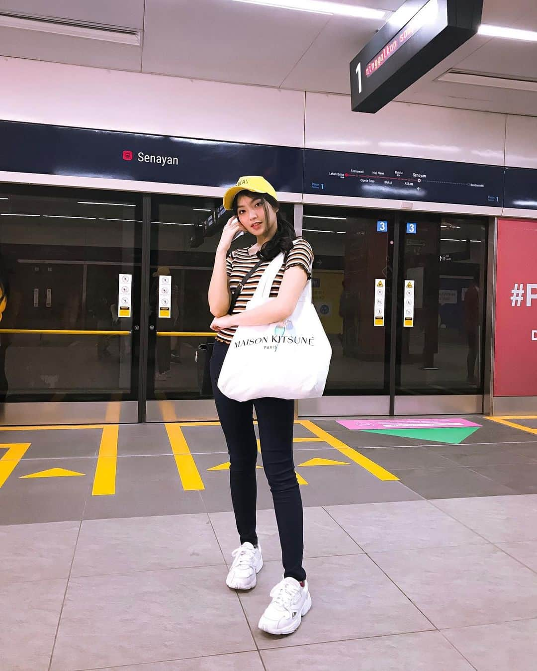 シャニア・グラシアさんのインスタグラム写真 - (シャニア・グラシアInstagram)「I luvv MRT🧡」7月7日 0時06分 - jkt48gracia