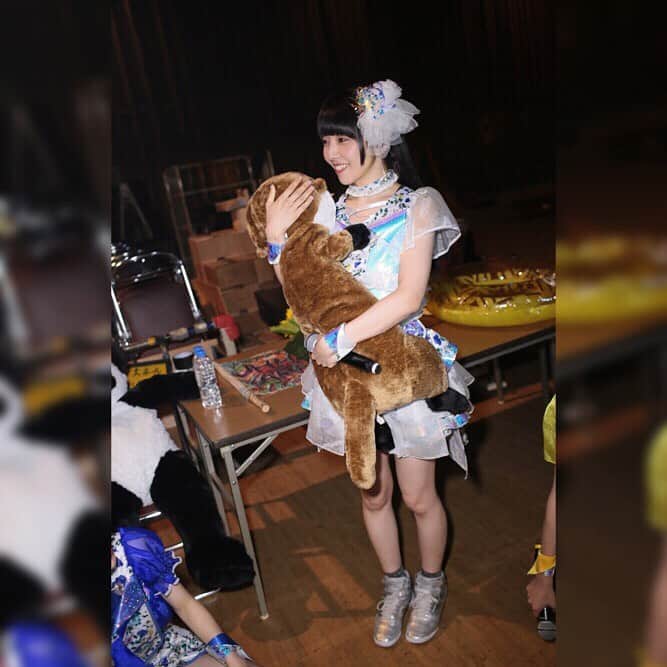 のインスタグラム：「🤱からの #ウッハヤー 🔥🔥🔥 . . . #ウッハヤー名古屋 #dempagumi #live #japan #idol #concert #popculture #risaaizawa #livetour #otter #カワウソ #🤱」