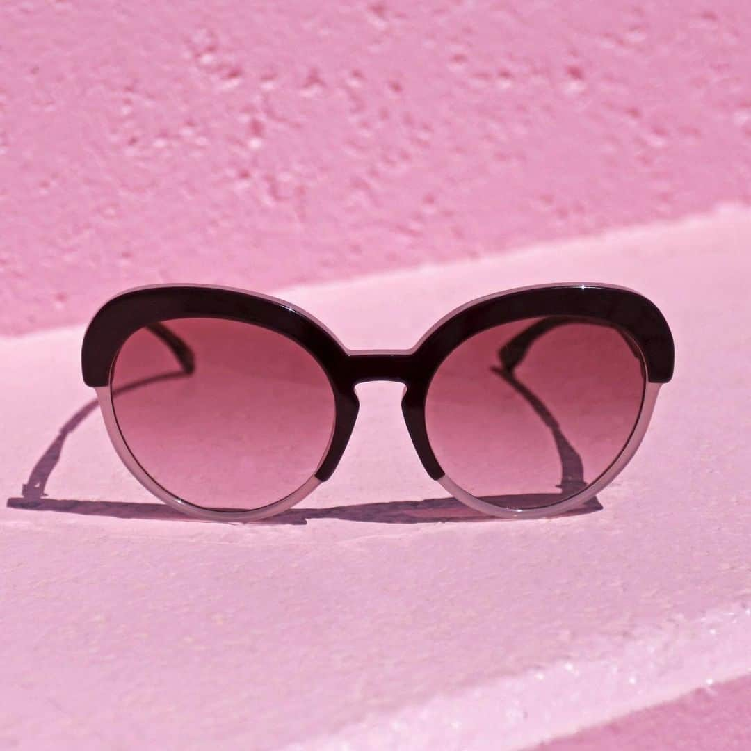 アイシー ベルリンさんのインスタグラム写真 - (アイシー ベルリンInstagram)「This summer we're OK with you being a Drama Queen and what better way than with these shades from ic! berlin? Tag a Drama Queen who needs these glasses!  #icberlin #sunglasses #screwlessglasses #berlin #summer #eyewear #glasses #luxuryeyewear #dramaqueen #dayout」7月7日 0時15分 - icberlinofficial