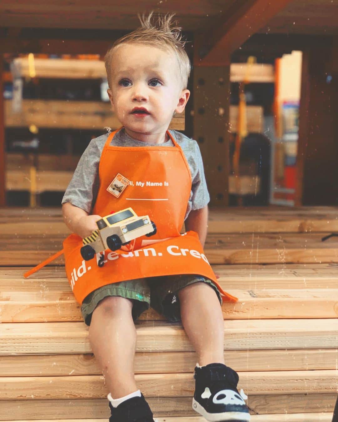 カーリー・パターソンのインスタグラム：「The first of many @homedepot trips with Dad🧡」