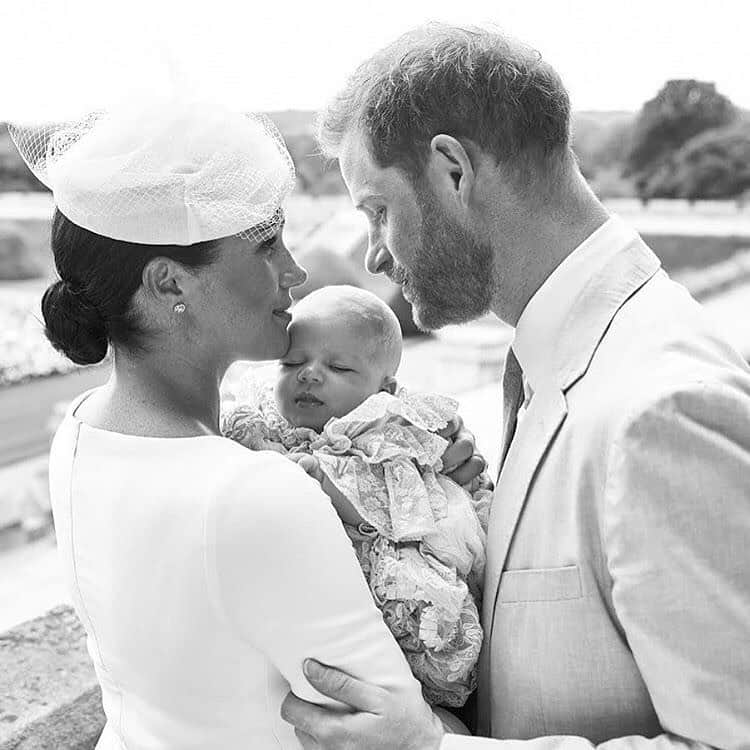 British Vogueさんのインスタグラム写真 - (British VogueInstagram)「This morning, the Duke and #DuchessofSussex’s son, Archie Harrison Mountbatten-Windsor was christened in the Private Chapel at Windsor Castle. Archie was baptised with only an intimate party of close friends and family present, including the Duke and #DuchessofCambridge, grandparents #PrinceCharles, the Duchess of Cornwall and #MeghanMarkle’s mother, Doria Ragland. Click the link in bio for everything you need to know about the royal christening.  Photographed by @ChrisAllertonPhoto.」7月7日 0時35分 - britishvogue