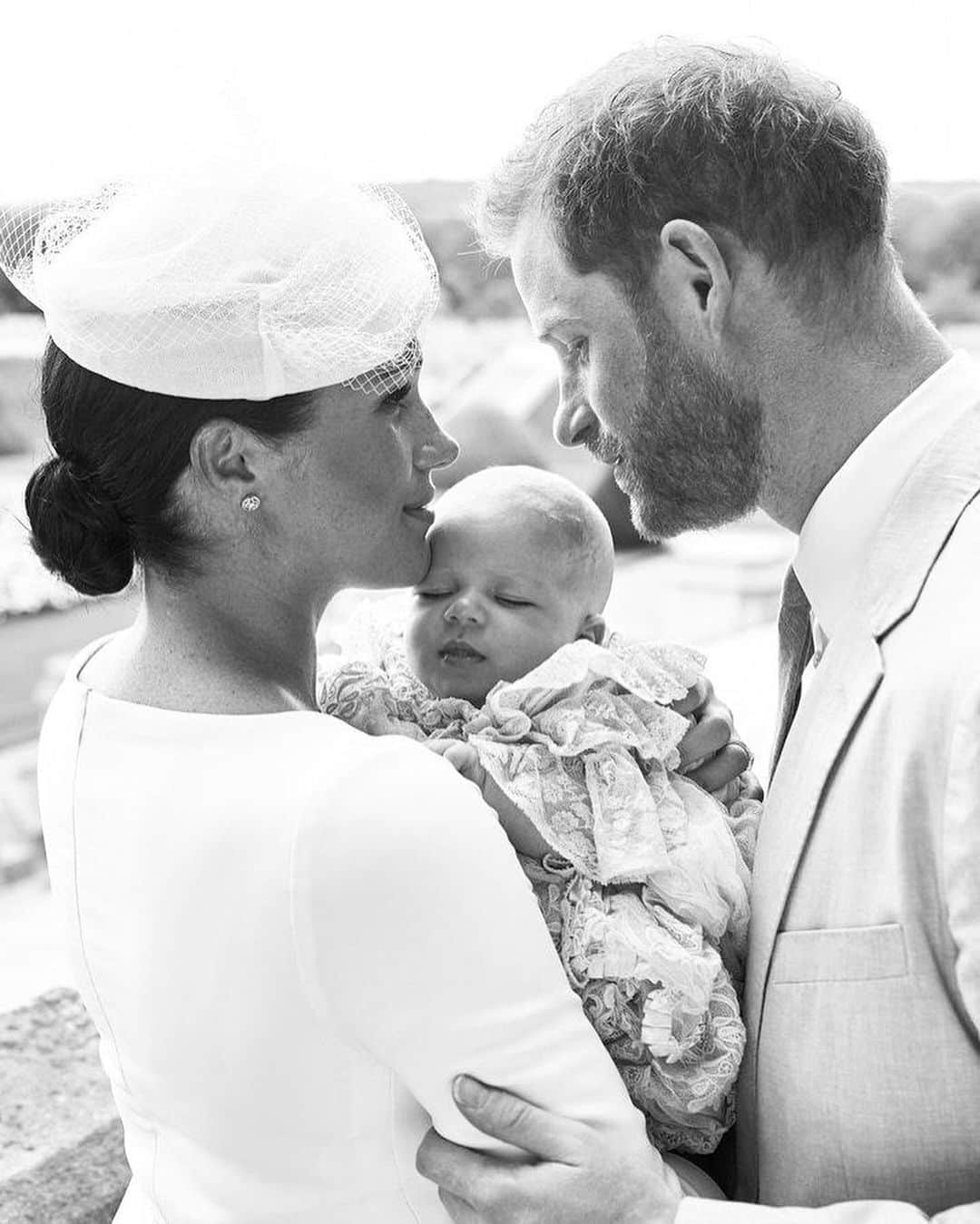 WHO WHAT WEARさんのインスタグラム写真 - (WHO WHAT WEARInstagram)「The royal family celebrates baby Archie's christening at Windsor Castle today. ✨ photo: chris allerton via @sussexroyal」7月7日 0時32分 - whowhatwear