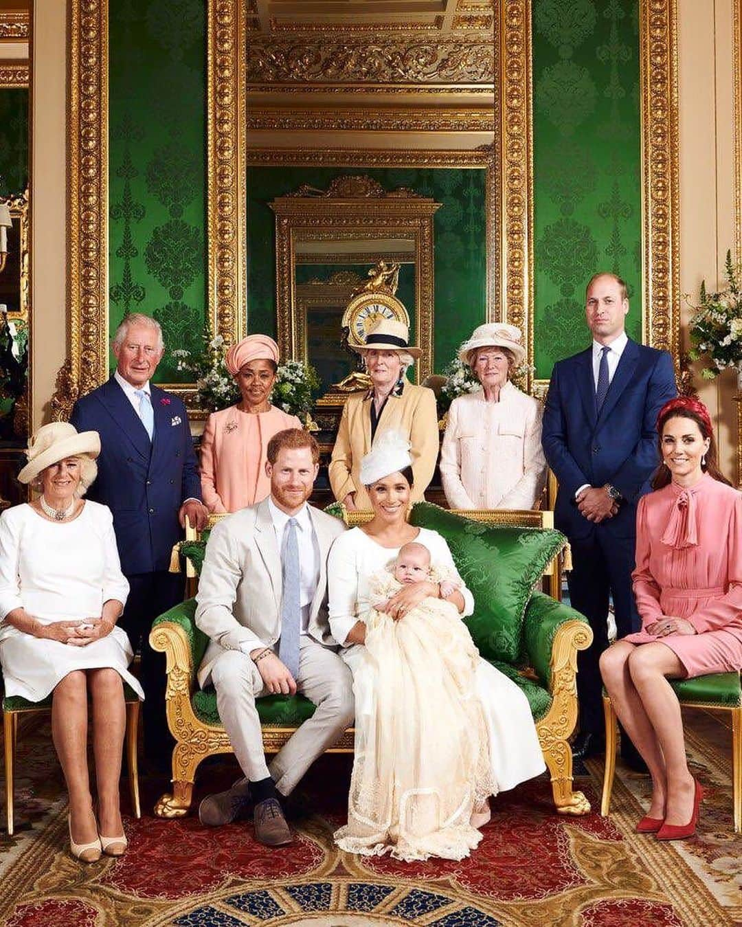 WHO WHAT WEARさんのインスタグラム写真 - (WHO WHAT WEARInstagram)「The royal family celebrates baby Archie's christening at Windsor Castle today. ✨ photo: chris allerton via @sussexroyal」7月7日 0時32分 - whowhatwear