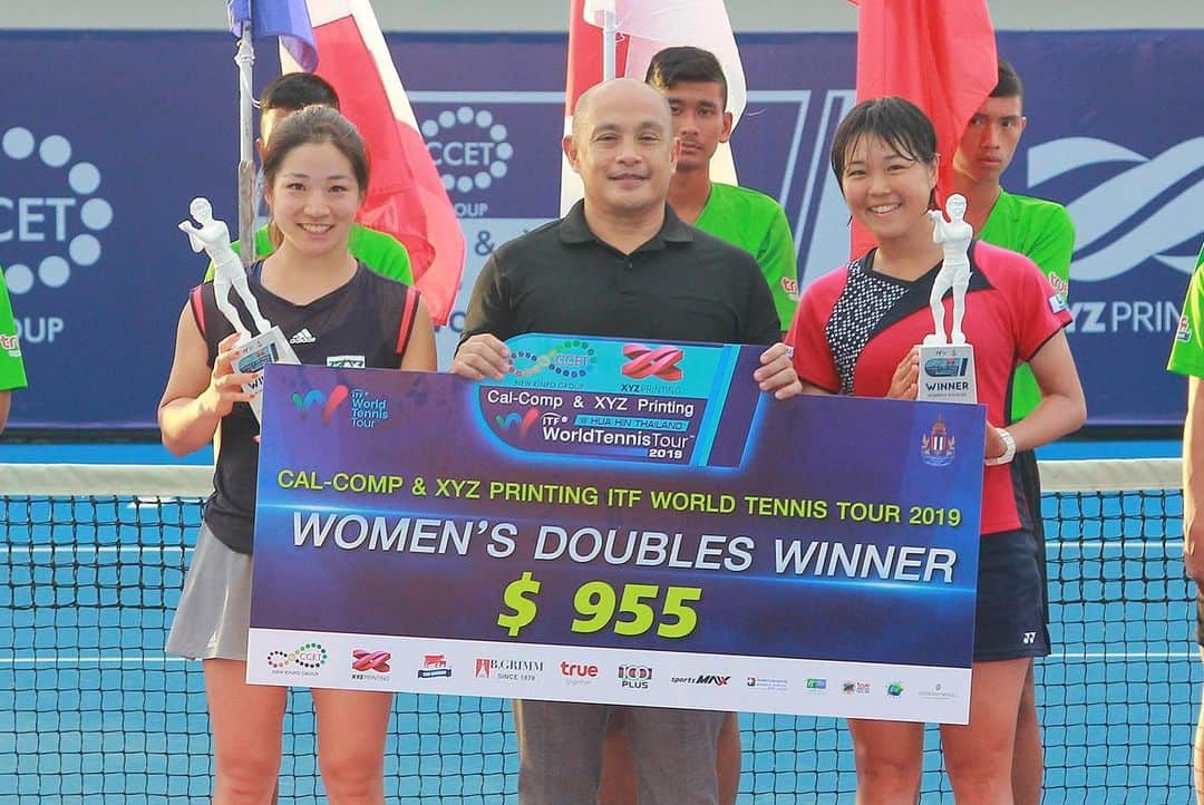 吉冨愛子 さんのインスタグラム写真 - (吉冨愛子 Instagram)「W15 HUAHIN シングルス二回戦。。 ダブルスは優勝しました。 早稲田庭球部時代の同期、ロブちゃんと。 ありがとうろぶちゃん！！ いつも応援してくださってる皆様、ありがとうございます😊  また来週すぐに始まるので頑張ります！  #tennis #international #tournament #thailand #huahin #doubles #winner #アクトス #アオヤマスポーツ #airasiajapan #babolat #adidas #早稲田 #同期 #ありがとう」7月7日 0時34分 - aiko_yoshitomi