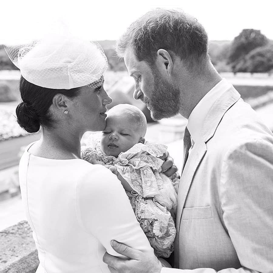 Just Jaredさんのインスタグラム写真 - (Just JaredInstagram)「Meghan Markle and Prince Harry hold their two-month-old son Archie at his royal christening. Tap this photo at the link in bio for more details from the event! #MeghanMarkle #PrinceHarry #ArchieMountbattenWindsor #SussexRoyal Photo: @chrisallertonphoto/ @sussexroyal」7月7日 0時38分 - justjared