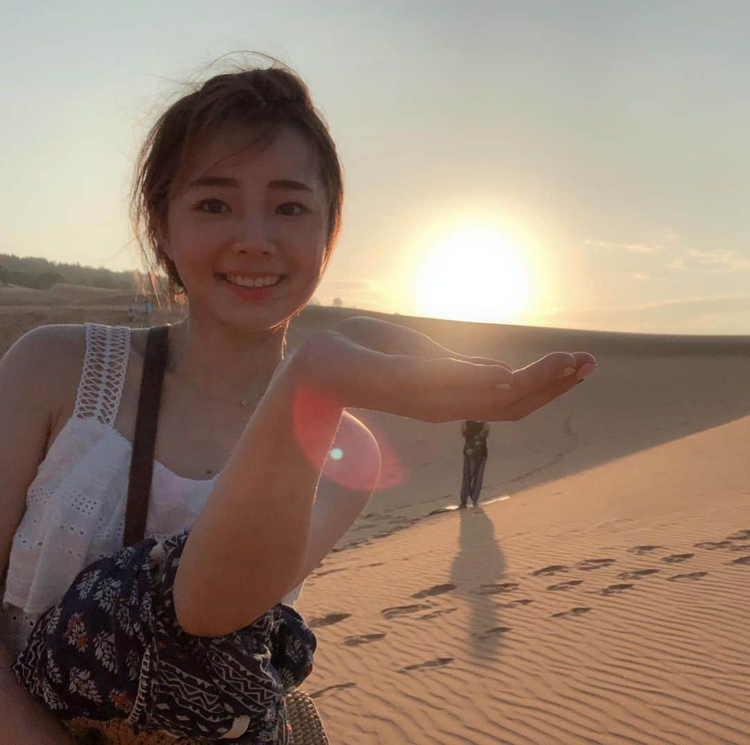 ユ・ボファさんのインスタグラム写真 - (ユ・ボファInstagram)「무이네투어 마지막은 레드샌듄🔥 하루종일 굶고 무이네888가서 메뉴 4개 시켜서 여자둘이서 박살내버림 무이네888 맛있게 먹는방법🔻 1.일단 새우를 다 까요 2.밥위에 새우 올려서 한입에 먹기 3.그리고 모닝글로리 반찬처럼 먹구 4.가리비 먹기 #보화투어 #보화맛집 #레드샌듄 #무이네 #무이네888 #muine888 #베트남」7月7日 0時43分 - yoobohwa
