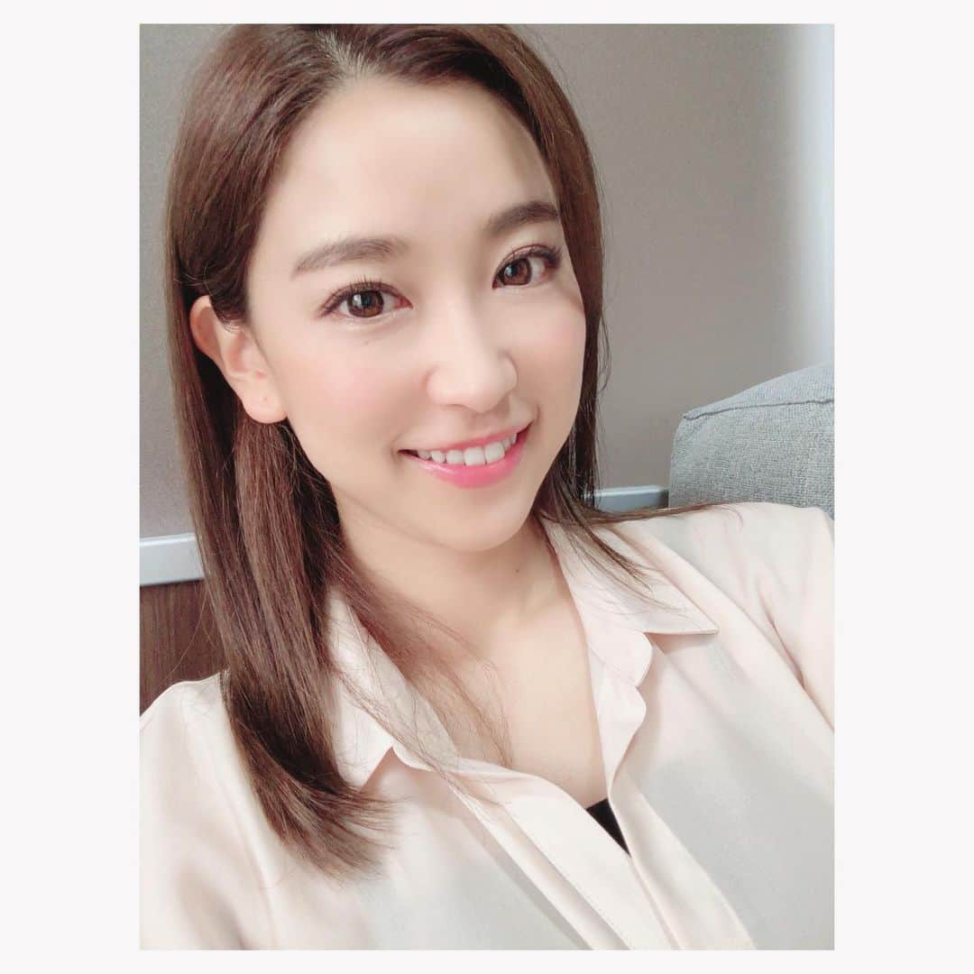 のインスタグラム：「気になってたリフトアップをしに @aclinic_yokohama へ行ってきた🤗  効果がすごい😳 こんなに変わるとは思わなかった😳 フェイスラインは歳と共に本当に気になり始めてたからめちゃめちゃすっきり😋 クリニックもきれいで スタッフの方もすごく優しくて とってもよかった🥰  これからコラーゲンも生成していくみたいだから肌の調子も楽しみ💖  @drtakashibata #aスレッド #小顔aスレッド #aclinic #aclinic銀座 #aクリニック #エークリニック #美容 #小顔 #美肌 #リフトアップ #美容外科 #美容皮膚科 #美容クリニック #山田哲雄 #柴田貴志 #佐藤玲史 #谷口弘樹」