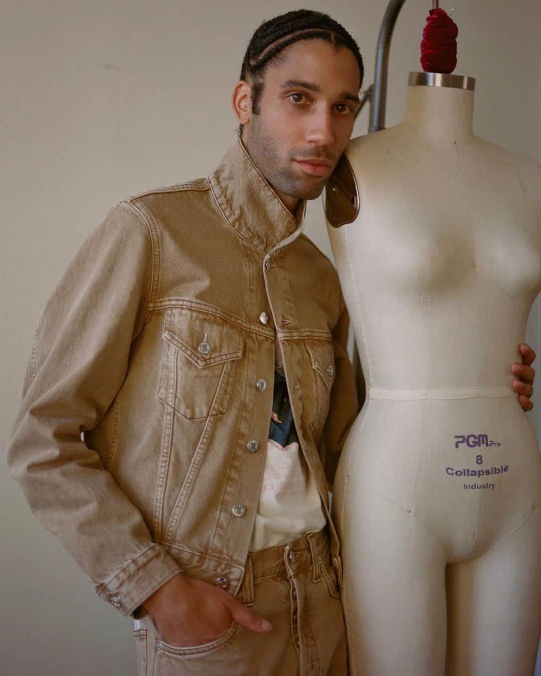 ヘルムート ラングさんのインスタグラム写真 - (ヘルムート ラングInstagram)「James Flemons of @phlemuns wears Helmut Lang Jeans for @ssense PHOTOGRAPHY @dritch」7月7日 0時55分 - helmutlang