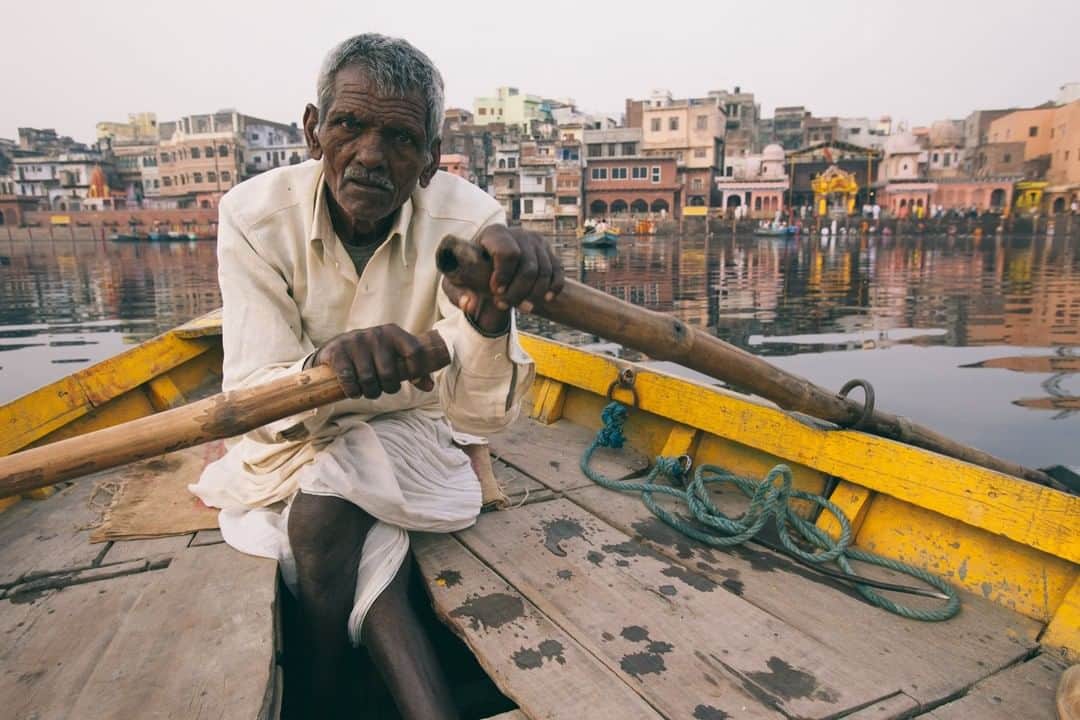 National Geographic Travelさんのインスタグラム写真 - (National Geographic TravelInstagram)「Photo by @jodymacdonaldphoto | The Ganges River. Flowing primarily through India, the Ganges is one of the most sacred rivers to Hindus. While it is a place of worship, it is also the lifeline to millions of Indians who live along its course. When I was in Varanasi, I spent many boat rides on the Ganges. Floating along the river provided an escape from the hustle and bustle of the city, as well as a momentary lapse into the continuous circle of life. I would watch people come to the water’s edge to sit in silence, pray, bathe, or discard the bodies of their deceased loved ones. Ferrymen, the river’s unsung heroes, play an integral part in the river’s livelihood. And although I couldn’t communicate with them, I enjoyed  quietly sitting with them watching the world go by. Follow me, @jodymacdonaldphoto, to see more images from my travels around the world. #india  #varanasi」7月7日 1時11分 - natgeotravel