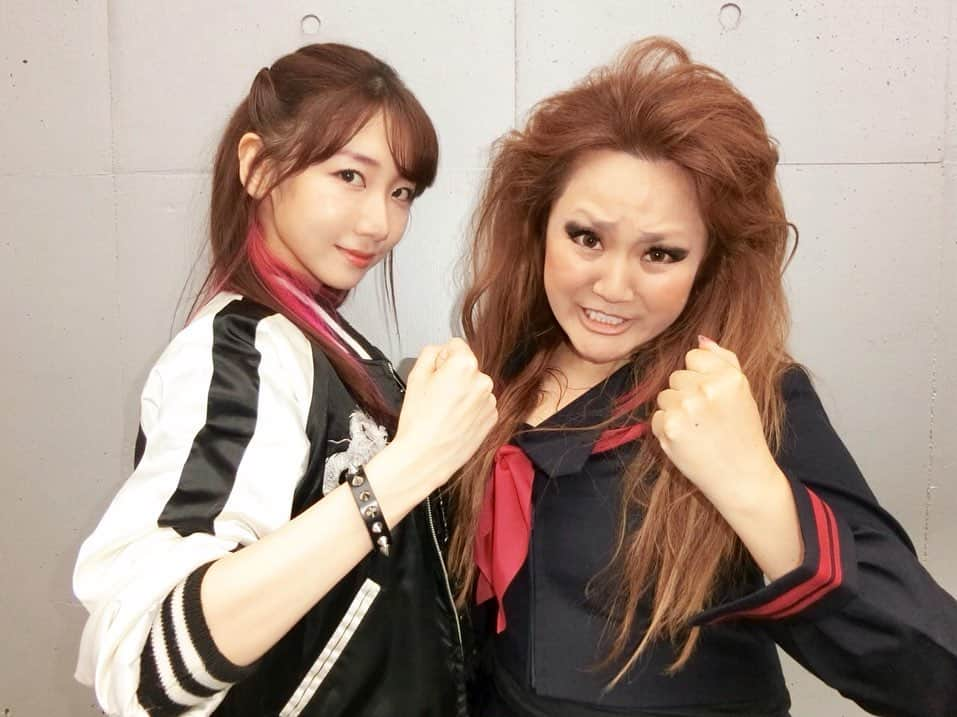 なちゅさんのインスタグラム写真 - (なちゅInstagram)「柏木ﾊﾟｲｾﾝ✨ 顔小っちゃーい!! 💓✨✨ 同じ事務所の逸材です❤️ アクションで、最初に 私殴っちゃおっかな❤️って提案してくれたのが可愛くて是非！ってなったよ（笑） ←殴られたい（笑）(アクションで！) 御蔭様でその後のアクションに流れが出来て、本当にAKBのﾊﾟｲｾﾝの御蔭で楽しく出来ました!✨ いつもこんな戦場にいる日本一のアイドルは本当に凄いと思う! 尊敬です。  それにしても、 顔の大きさの違い……（笑）  #ブラック  #柏木由紀  #日テレ #THEMUSICDAY2019  #AKB48 #マジスカロックンロール #鬼塚だるま @okadanana_1107 #THEMUSICDAY  #鬼塚だるま #勝利の手羽先 #THEMUSICDAY2019  #岡田奈々 優子 大島優子  #小栗有以 敦子 前田敦子  #瀧野由美子 サド 篠田麻里子  #白間美瑠 シブヤ 板野友美  #須田亜香里 ゲキカラ 松井玲奈  #岡部麟 トリカゴ 小嶋陽菜  #田中美久 ネズミ 渡辺麻友  #坂口渚沙 みゃお 宮崎美穂  #松岡はな ダンス 矢神久美 #松井珠理奈 センター  #向井地美音 オリジナルキャラクター 総監督 #SDN48 なちゅ  #AKB48 #マジスカロックンロール #日テレ #ツッパリメドレー #マジすか学園」7月7日 1時09分 - nachudesu1223