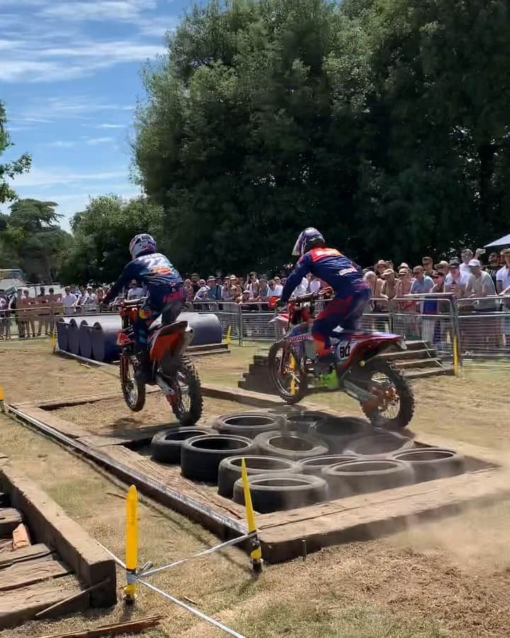 レッドブルのインスタグラム：「Take a front row seat at the greatest celebrated motorsports event for some head-to-head EnduroCross racing. ✊💨 🏍: @jonnywalker_22 & @m_letti304 @redbullmotorsports #speed #racing #action #redbull #uk」