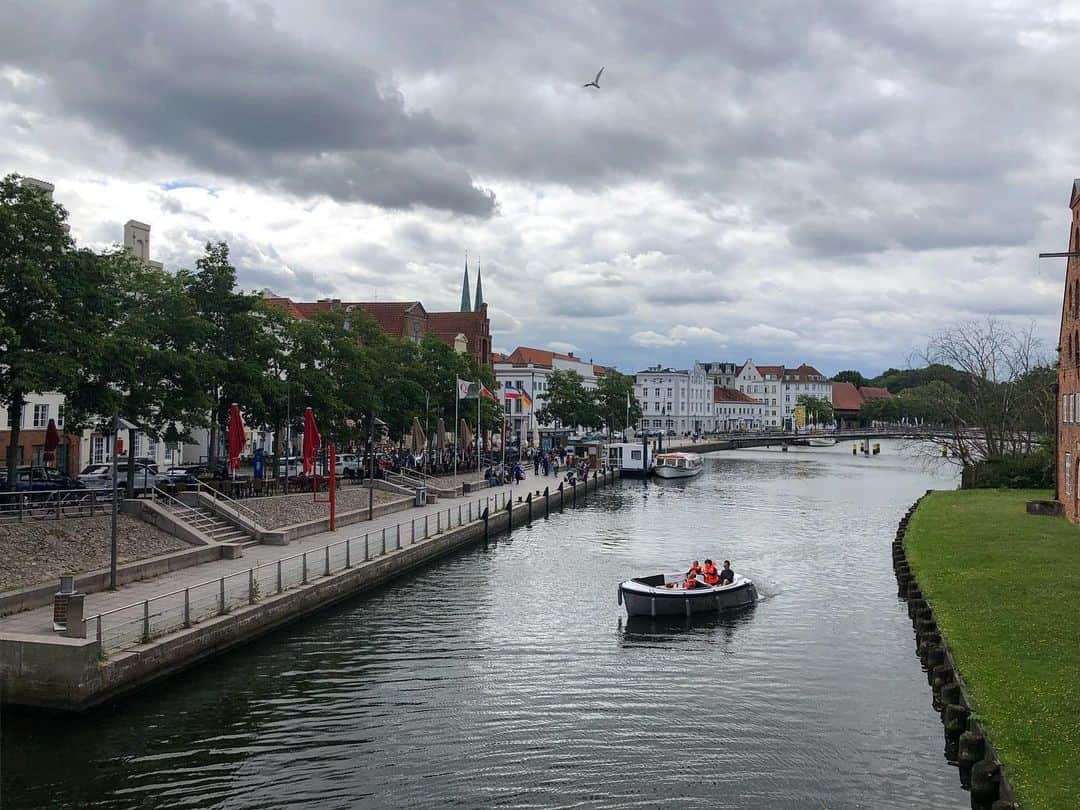 宍戸開さんのインスタグラム写真 - (宍戸開Instagram)「#lubeck #世界遺産 #germany 🇩🇪 リューベックは、ドイツ連邦共和国の都市。シュレースヴィヒ＝ホルシュタイン州に属する。トラヴェ川沿岸、バルト海に面する北ドイツの代表都市。」7月7日 1時13分 - kaishishido