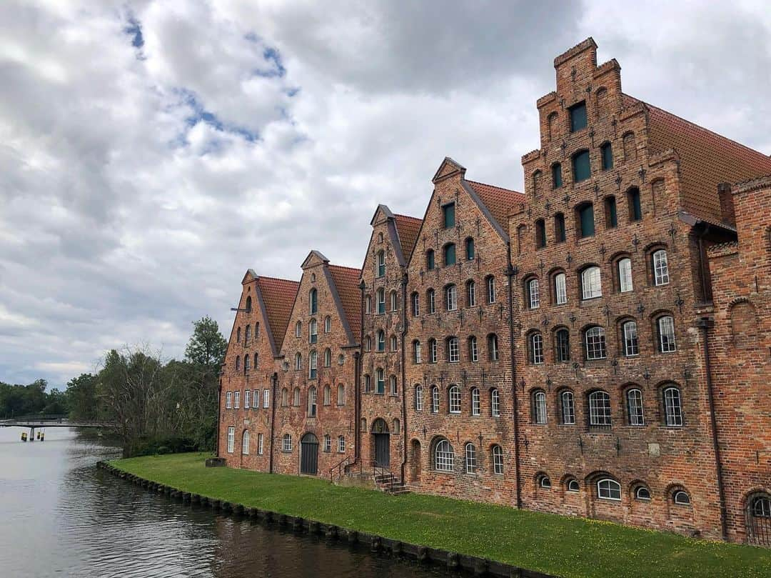 宍戸開さんのインスタグラム写真 - (宍戸開Instagram)「#lubeck #世界遺産 #germany 🇩🇪 リューベックは、ドイツ連邦共和国の都市。シュレースヴィヒ＝ホルシュタイン州に属する。トラヴェ川沿岸、バルト海に面する北ドイツの代表都市。」7月7日 1時13分 - kaishishido