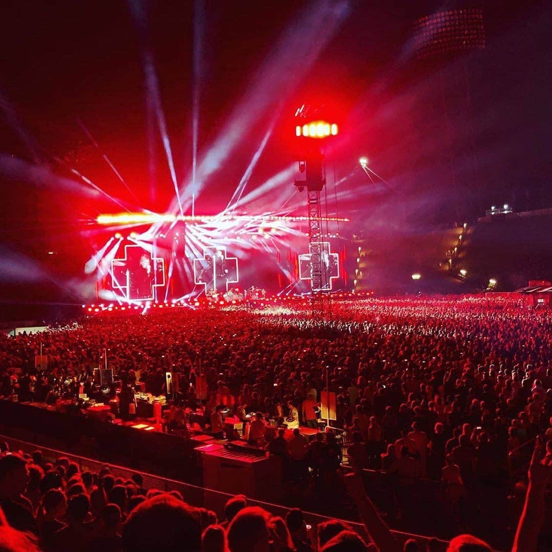 デヴィッド・ブライアンさんのインスタグラム写真 - (デヴィッド・ブライアンInstagram)「Thanx Munich Olympic Stadium  for a fantastical evening of Rock&Roll !!!! 😎🎉🎉🎉💪🎶🎶🎶🎹💥」7月7日 1時27分 - davidbryanmusic