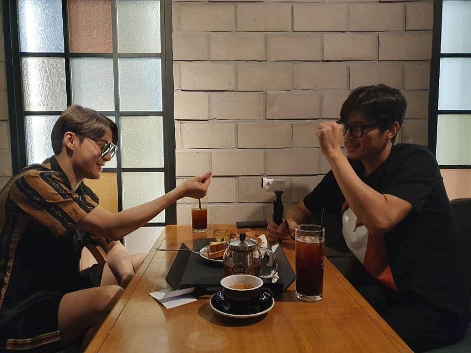 ジュンスさんのインスタグラム写真 - (ジュンスInstagram)「400회축하해주러와준 우리 준호형!!즐거운 티타임까지ㅋ 고마워요ㅎ😁」7月7日 1時31分 - xiaxiaxia1215