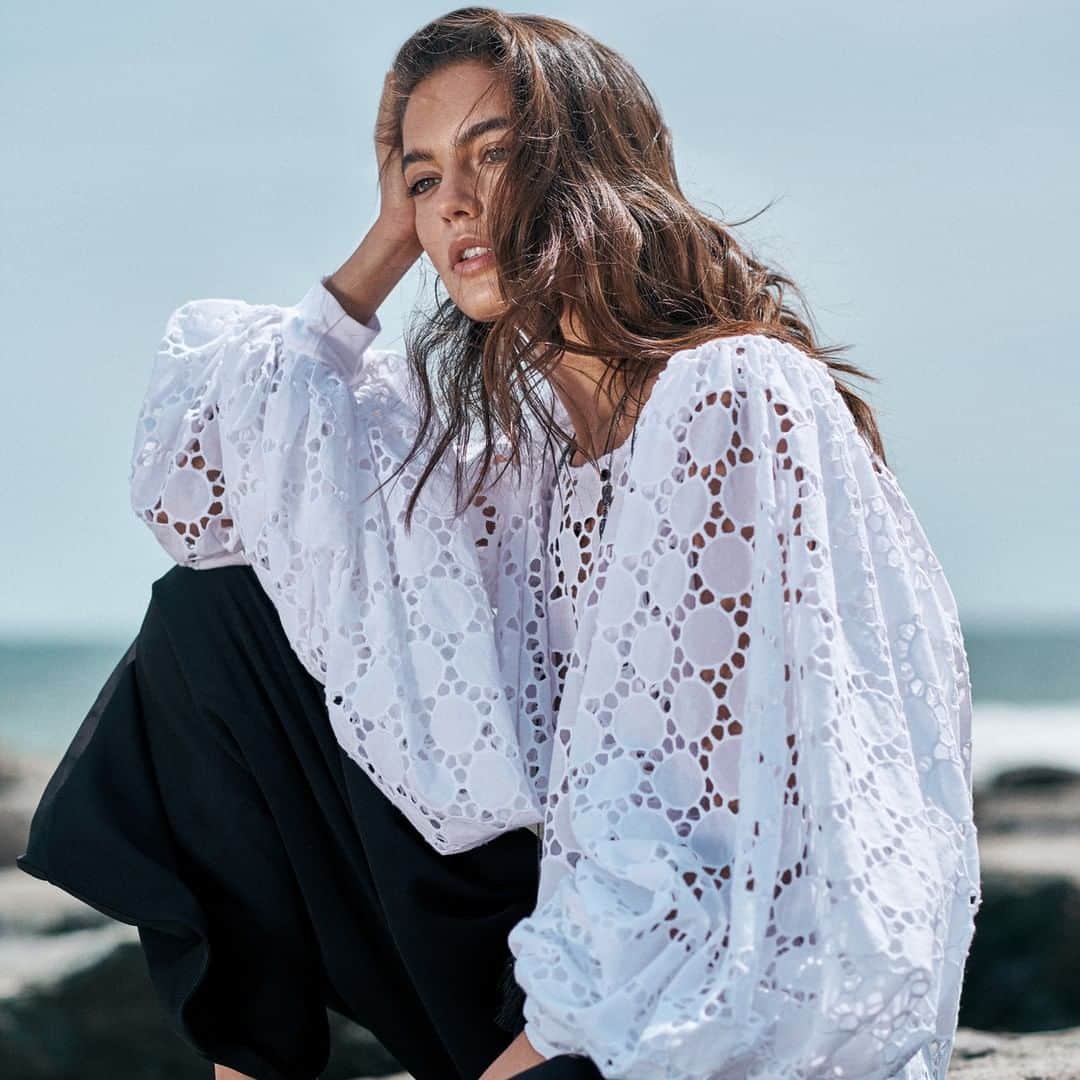 のインスタグラム：「Breezy & Beautiful | It’s all in the details with our voluminous PASSIFLORE blouse」