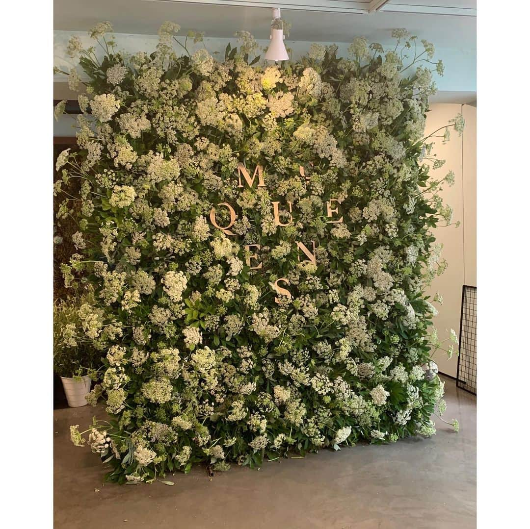 ハン・ウンジョンさんのインスタグラム写真 - (ハン・ウンジョンInstagram)「. #flowerartwall🌸 . 조형물도같이사용해서... . 균형.감각.발란스를 맞추는게중요. . #이벤트나#웨딩때 포토존으로 세워두면 너무 이쁘겠죠?😙 . 혼자언제가한번 설치해보려구용.ㅋ🌿🌸 . 누구이벤트할사람 없나요?ㅎ」7月7日 1時47分 - dagam_han