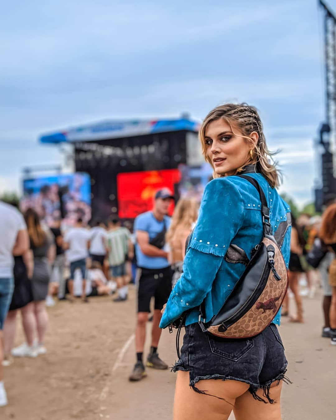Ashley Jamesさんのインスタグラム写真 - (Ashley JamesInstagram)「Day 2 Wireless, let's go. 🚀 Another day another amazing lineup, literally love this festival and so happy to be here with @jblaudio_uk today. Thank you for dressing me @coach, styled by @aoifeodohertystylist 🦖🎶 #wirelessfestival #festivalfashion #fashion」7月7日 1時53分 - ashleylouisejames