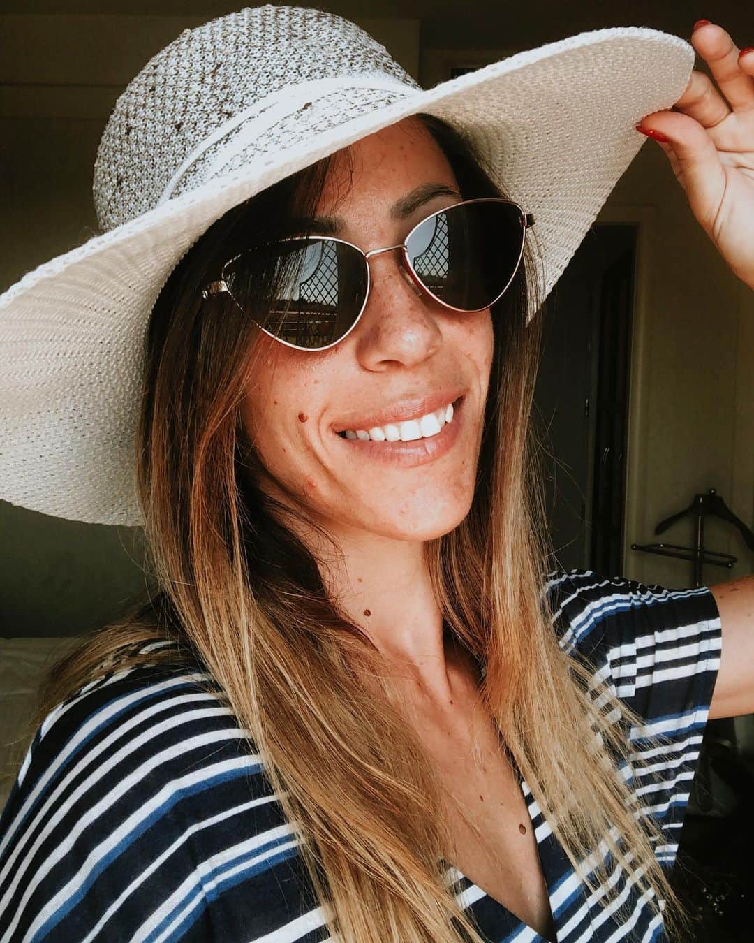 ニコーレ・デラ・モニカのインスタグラム：「Come la tradizione delle vacanze vuole, non poteva mancare il cappello di paglia!!! 😆👒💙 #holidays #catania #estate2019 #cappellodipaglia #tradition」