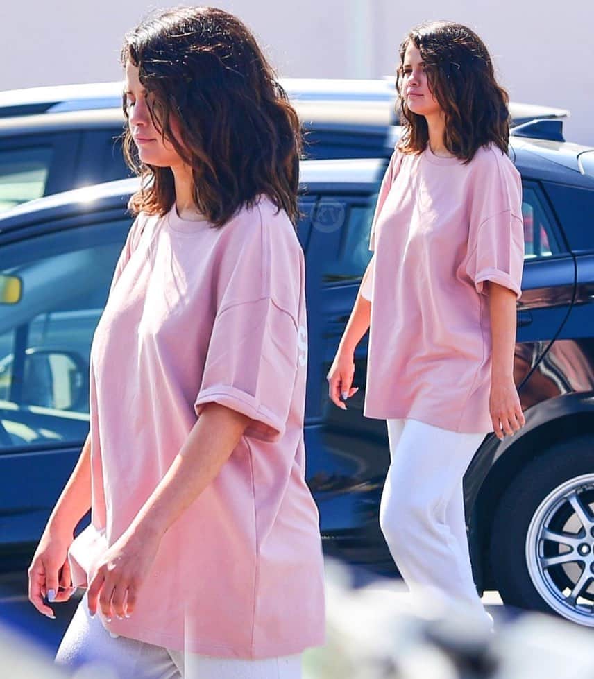 Always With Selenaのインスタグラム：「She looks so amazing 🔥🔥」