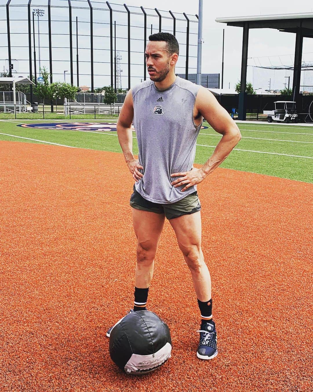 カルロス・コレアさんのインスタグラム写真 - (カルロス・コレアInstagram)「Short Shorts and Leg day inspired by @cristiano 🐐. Feeling great during my rehab! I will see you guys soon 👊🏽 Wake up with positive intentions; to better yourself and those around you! Hope everyone has a blessed day 🙏🏽」7月7日 1時58分 - teamcjcorrea