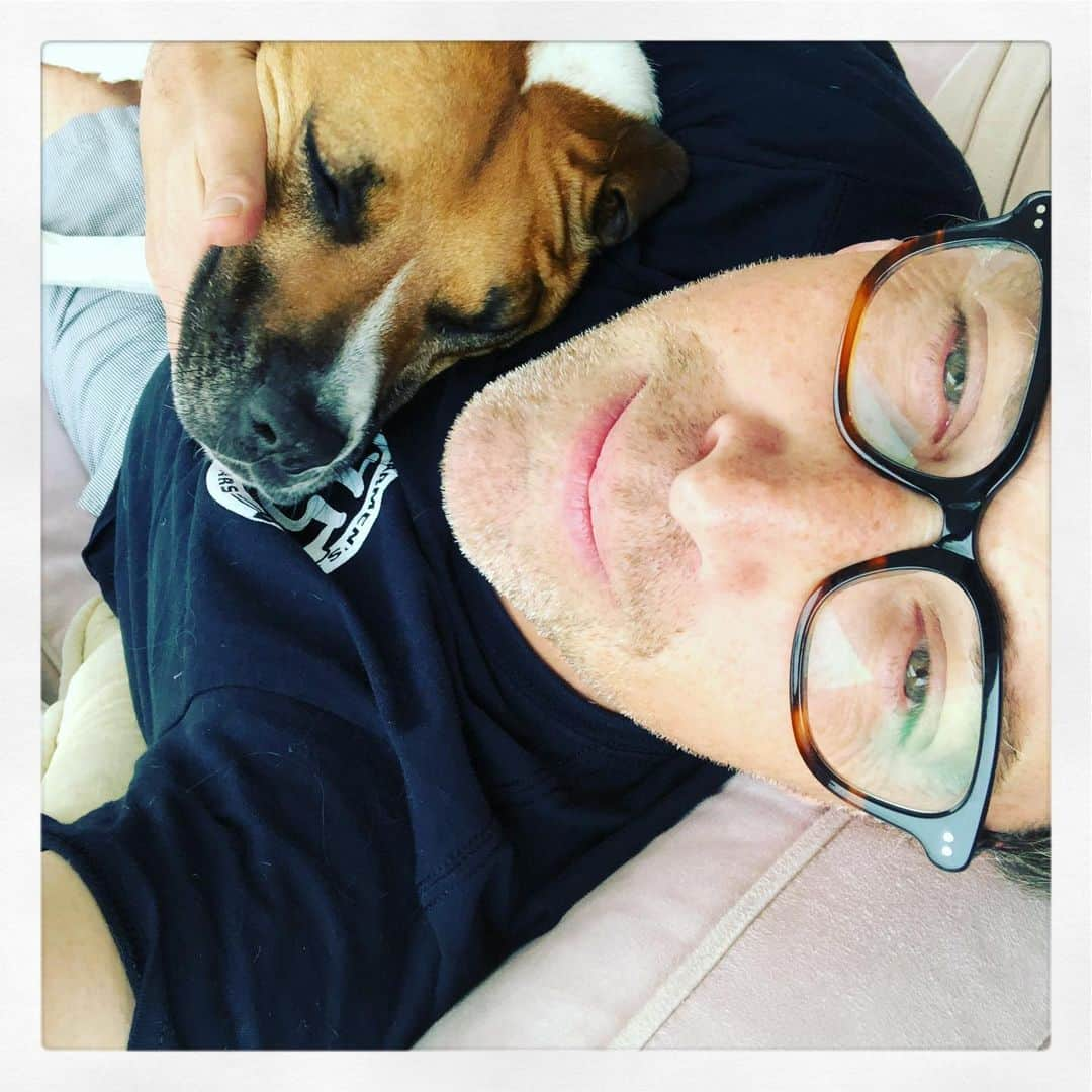 ダン・ブカティンスキーさんのインスタグラム写真 - (ダン・ブカティンスキーInstagram)「Someone thinks she’s a lapdog #nika」7月7日 1時59分 - danbucatinsky