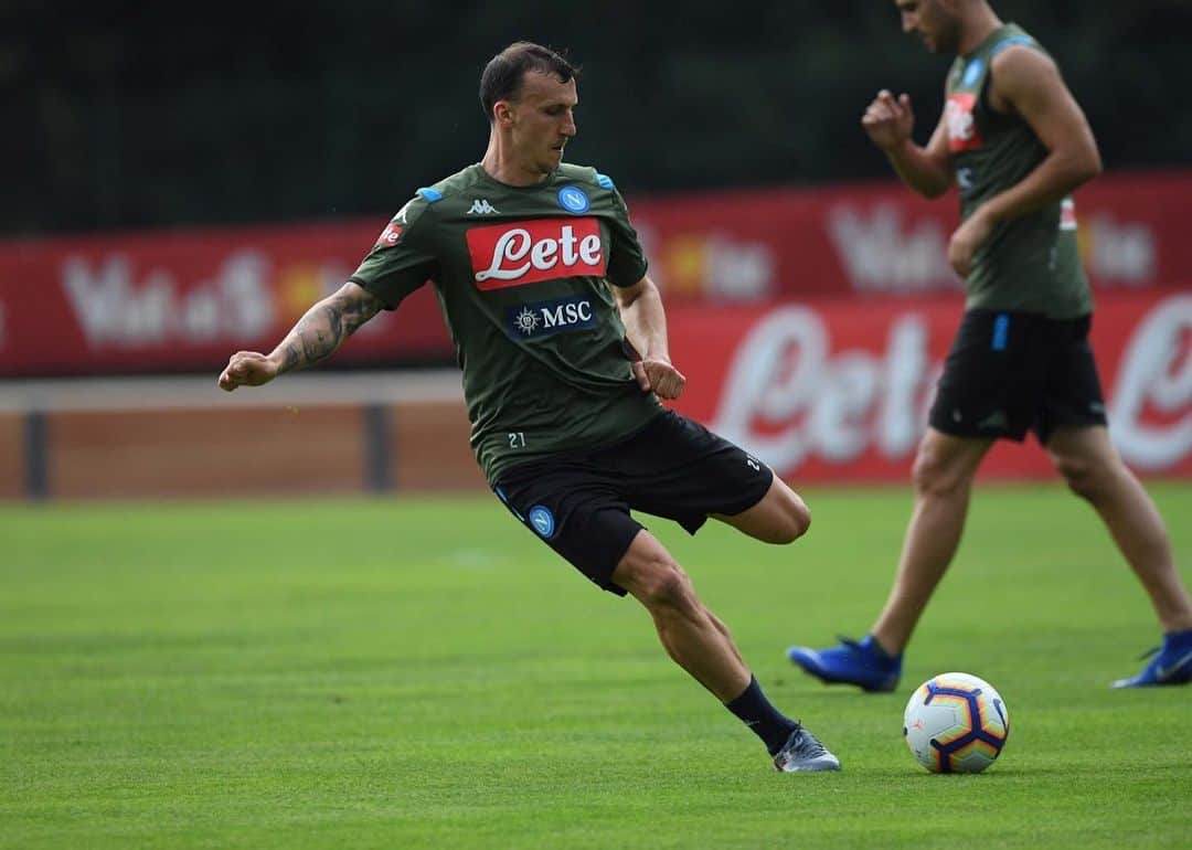 SSCナポリさんのインスタグラム写真 - (SSCナポリInstagram)「The first touches of the 2019/20 season! ⚽️💪 💙 #ForzaNapoliSempre」7月7日 2時05分 - officialsscnapoli
