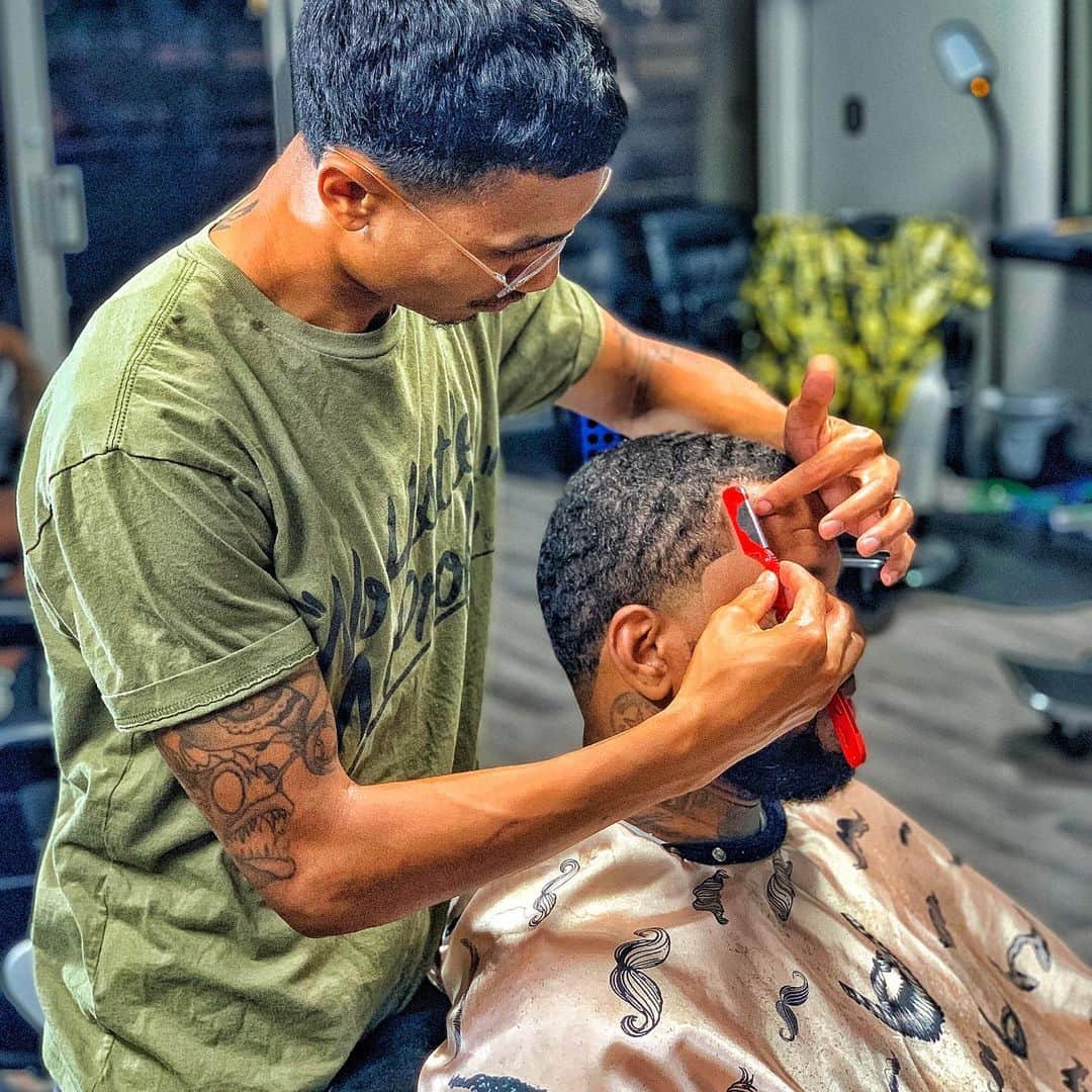 ゲームのインスタグラム：「Get the boy right then @allenray_3 ✂️ #WeekendSlice #iGotPeopleToDoAndShitToSee 🤣」