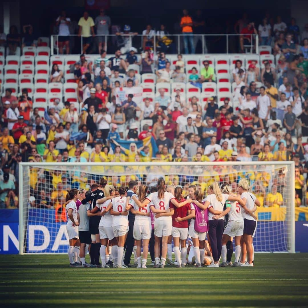 サッカー イングランド代表チームさんのインスタグラム写真 - (サッカー イングランド代表チームInstagram)「We’re proud of each and every one of you. Heads held high, @lionesses! 👊」7月7日 2時38分 - england