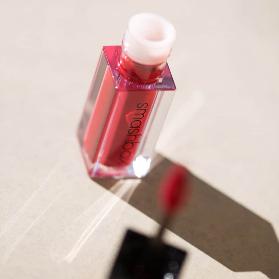 Smashboxのインスタグラム：「Always On Liquid Lipstick is splash-proof, longwearing lipstick. Perfect for all those cannonballs you'll be doing this holiday. 💣 #CrueltyFree」