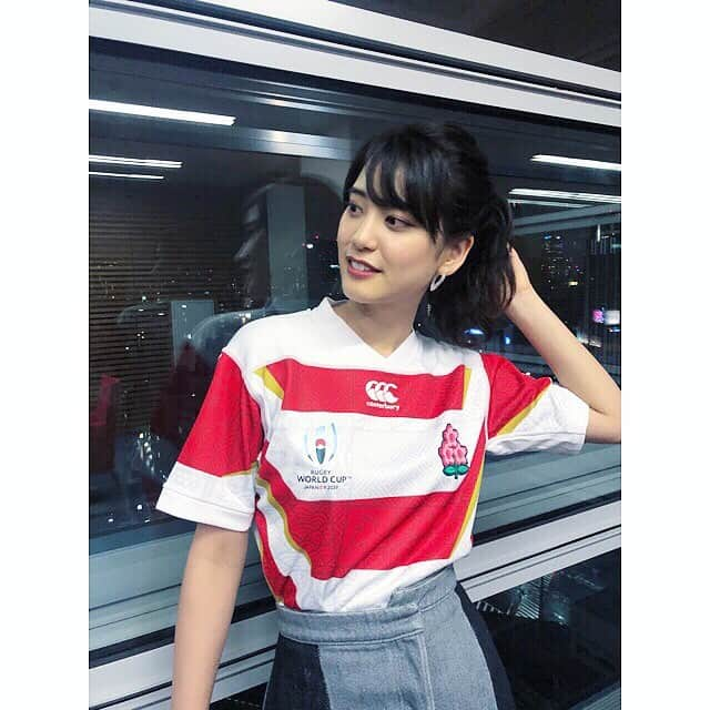 山崎紘菜さんのインスタグラム写真 - (山崎紘菜Instagram)「🌸 今週も日テレ「Going! Sports&News」 ありがとうございました！ 今週から10分拡大！&新しいスタジオセット！&先日発表になった日本代表の新ジャージでお届けしていきます！！ スタジオに遊びに来て下さった畠山健介さんと。😳 #日テレ#Going!#良い週末を」7月7日 2時46分 - hirona_yamazaki