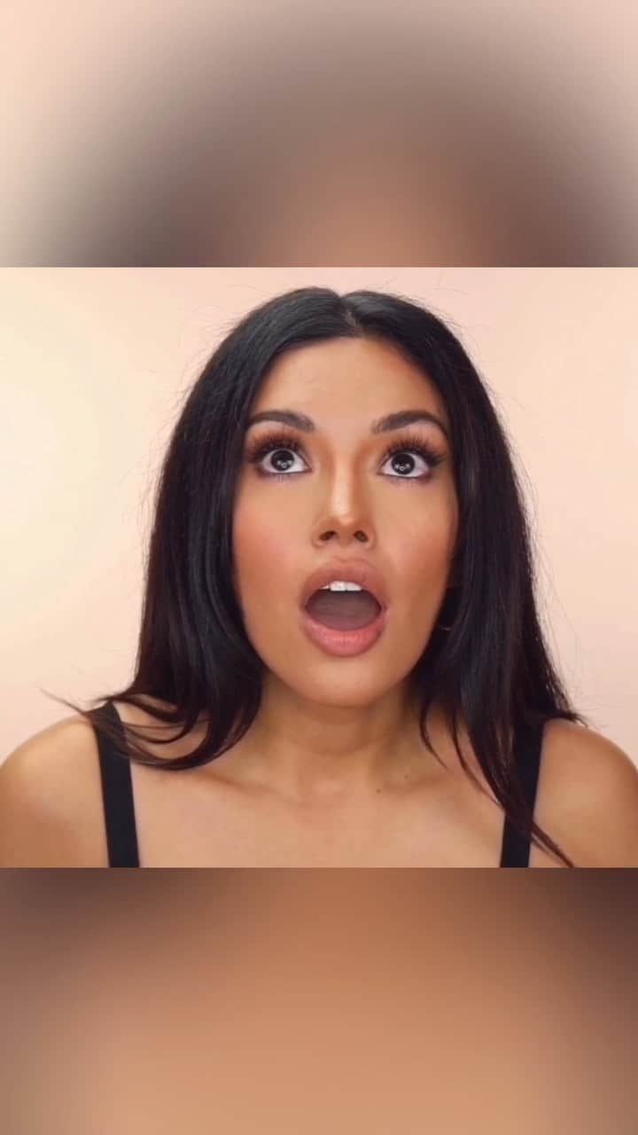 ゼリカ・シルバーのインスタグラム：「What not to do when an Earthquake happens. I was filming this video for my YouTube channel and the scariest earthquake happened. My camera has a stabilizer so you can’t see much of the shaking but girrrrlllll I’m Shook. Literally. #probablydeleting」