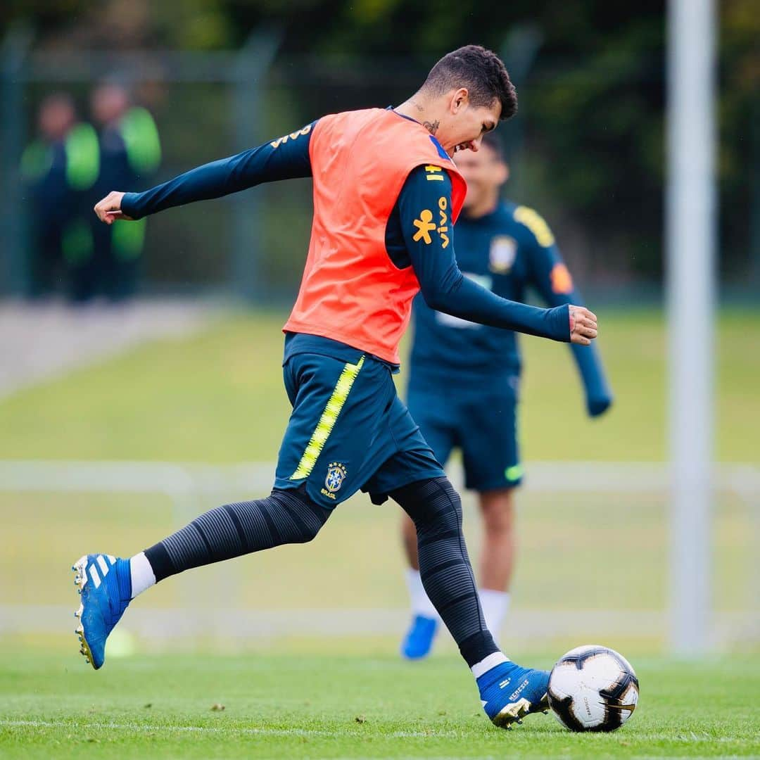 ロベルト・フィルミーノさんのインスタグラム写真 - (ロベルト・フィルミーノInstagram)「🇧🇷🙏🏻💪🏼💛」7月7日 2時47分 - roberto_firmino