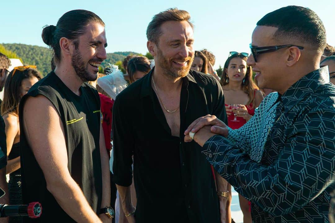 Dimitri Vegas & Like Mikeさんのインスタグラム写真 - (Dimitri Vegas & Like MikeInstagram)「Yankee telling me & David a funny story on the #Instagram set! Guess what he told us 😬」7月7日 2時49分 - dimitrivegasandlikemike