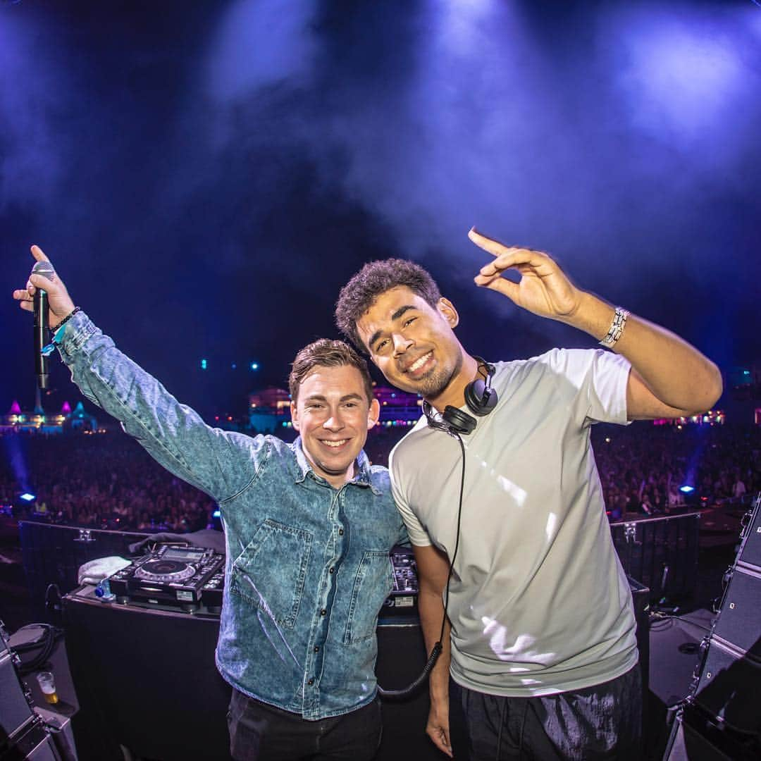 アフロジャックさんのインスタグラム写真 - (アフロジャックInstagram)「Very special guest tonight, friends for half a lifetime and more to come!! @hardwell ❤️」7月7日 8時23分 - afrojack