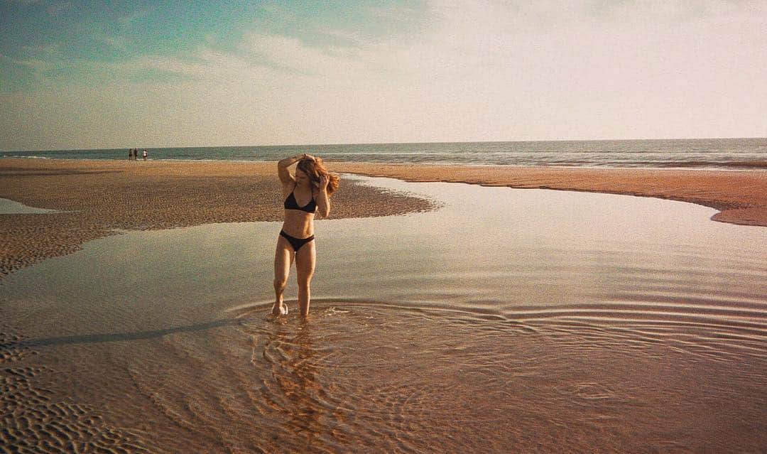 マッティ・ロジャーズのインスタグラム：「Sandy pool」