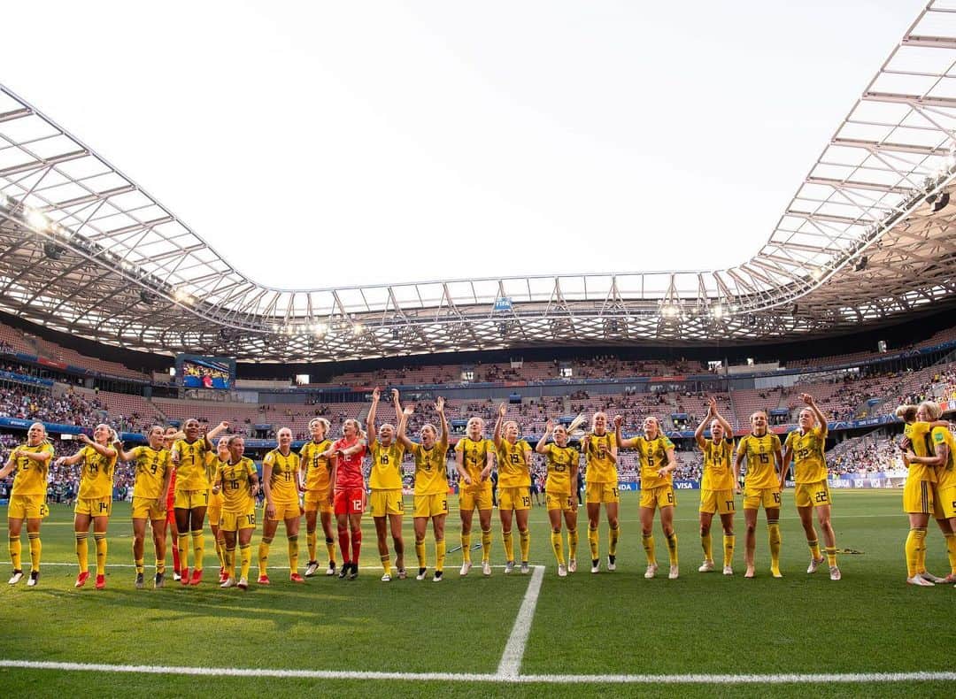 コソヴァレ・アスラニさんのインスタグラム写真 - (コソヴァレ・アスラニInstagram)「WE DID IT 🇸🇪🥉 #FIFAWWC」7月7日 3時03分 - asllani9
