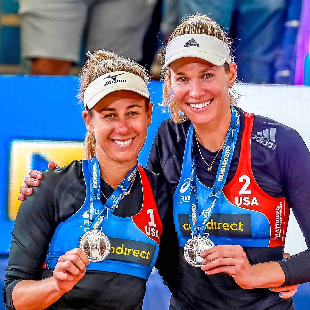 USA Volleyballさんのインスタグラム写真 - (USA VolleyballInstagram)「So proud of April Ross and Alix Klineman for winning silver🥈 at the FIVB  World Championships! 🇺🇸💪 --- The U.S. is the only country to have both a men's team and a women's team playing for medals! #fıvbworldchamps #hamburg2019」7月7日 3時08分 - usavolleyball