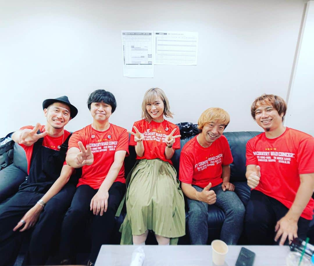 森恵さんのインスタグラム写真 - (森恵Instagram)「3daysLive.Day2『Acoustic』 アコースティック編成は、とにかくすごい緊張感。楽器の音に必死に集中した時間だったなぁ。 8周年をみんなと、このメンバーと締めくくれて嬉しい。 明日はメジャーデビュー9周年記念日、Day3『弾き語り』 頑張ります！！ #7月7日 #メジャーデビュー記念日 #9周年 #バンドツアーもこのメンバーと！」7月7日 3時14分 - morimegumi_official