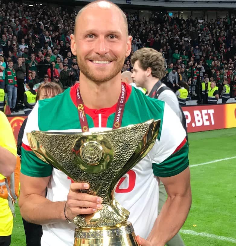 ベネディクト・ヘーヴェデスのインスタグラム：「Russian Supercup winner 2019! 🏆💥」