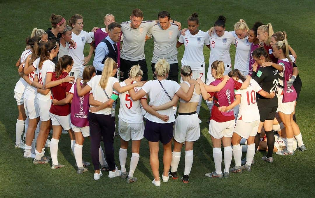 Arsenal Ladiesさんのインスタグラム写真 - (Arsenal LadiesInstagram)「You’ve done us and your country proud, @bethmead_ and @leahwilliamsonn ❤️」7月7日 3時44分 - arsenalwfc