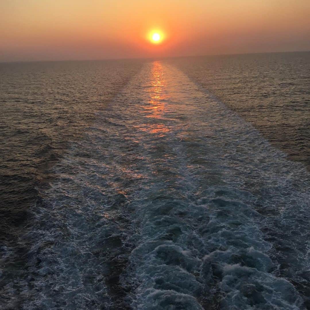 ギーザー・バトラーさんのインスタグラム写真 - (ギーザー・バトラーInstagram)「Sailing to #Croatia #sunset」7月7日 3時56分 - geezerbutler