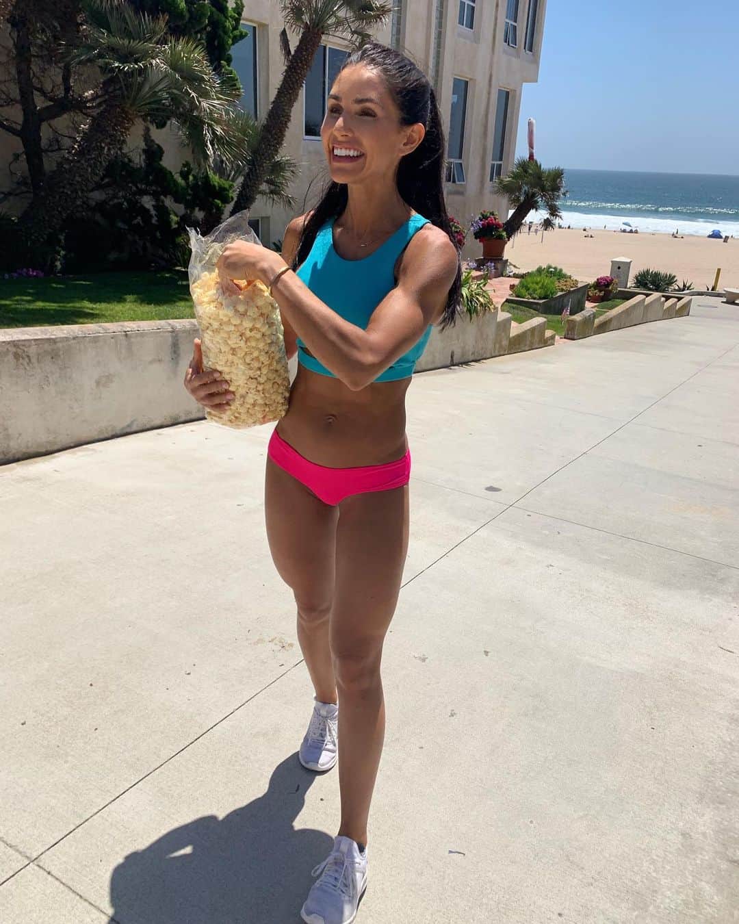 Alexia Clarkさんのインスタグラム写真 - (Alexia ClarkInstagram)「Girls just wanna have sun... popcorn... bikinis... tans... good workouts, a good time... okay, we want it all. 🤗  OUTFIT TAGGED  www.alexia-clark.com  #alexiaclark #queenofworkouts #queenteam #queen2019 #workout #fitness #fitgirl #beach #happiness #smile #girl #girlswholift #hermosabeach #manhattanbeach #bikini #fitforHisreason」7月7日 4時03分 - alexia_clark