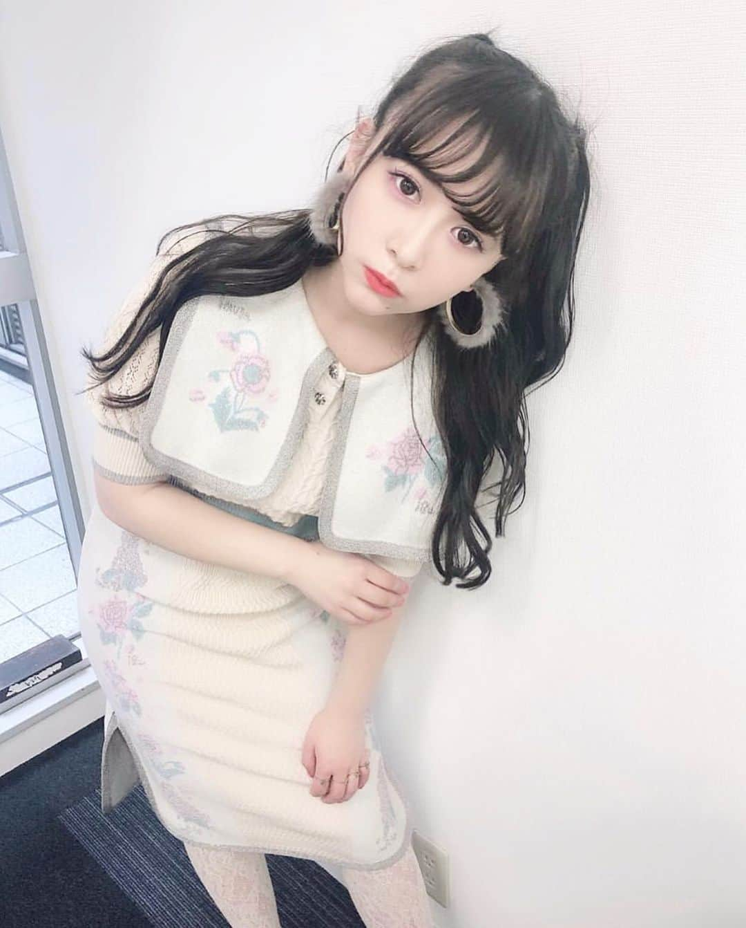 東佳苗さんのインスタグラム写真 - (東佳苗Instagram)「rurumu:2019ss snap❤︎❤︎❤︎ それぞれ同じ服なんだけど何故か全員いちばん似合う…🥺っていつも思ってます… 服が個性に掌握されてるのを見るのは嬉しい  #rurumu #rurumu2019ss #平松可奈子 #ゆっきゅん #茉弥 #ぱいぱいでか美 #ひらく #7A」7月7日 4時03分 - usagi_kanae