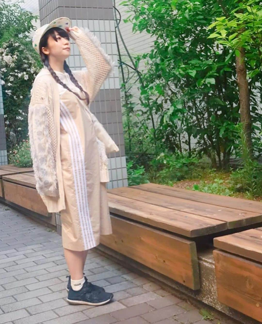 東佳苗さんのインスタグラム写真 - (東佳苗Instagram)「rurumu:2019ss snap❤︎❤︎❤︎ それぞれ同じ服なんだけど何故か全員いちばん似合う…🥺っていつも思ってます… 服が個性に掌握されてるのを見るのは嬉しい  #rurumu #rurumu2019ss #平松可奈子 #ゆっきゅん #茉弥 #ぱいぱいでか美 #ひらく #7A」7月7日 4時03分 - usagi_kanae