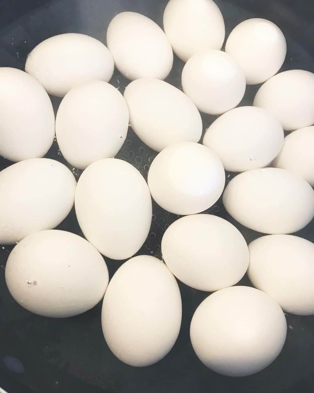 片山萌美さんのインスタグラム写真 - (片山萌美Instagram)「いや、茹ですぎ。  #ゆで卵 #一気に作るタイプ」7月7日 4時20分 - moet_mi