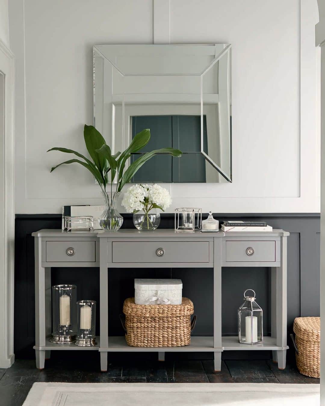 ローラアシュレイのインスタグラム：「Who said sideboards are just for storage? Create a space to show off your favourite decorative home accessories. How would you style yours?」