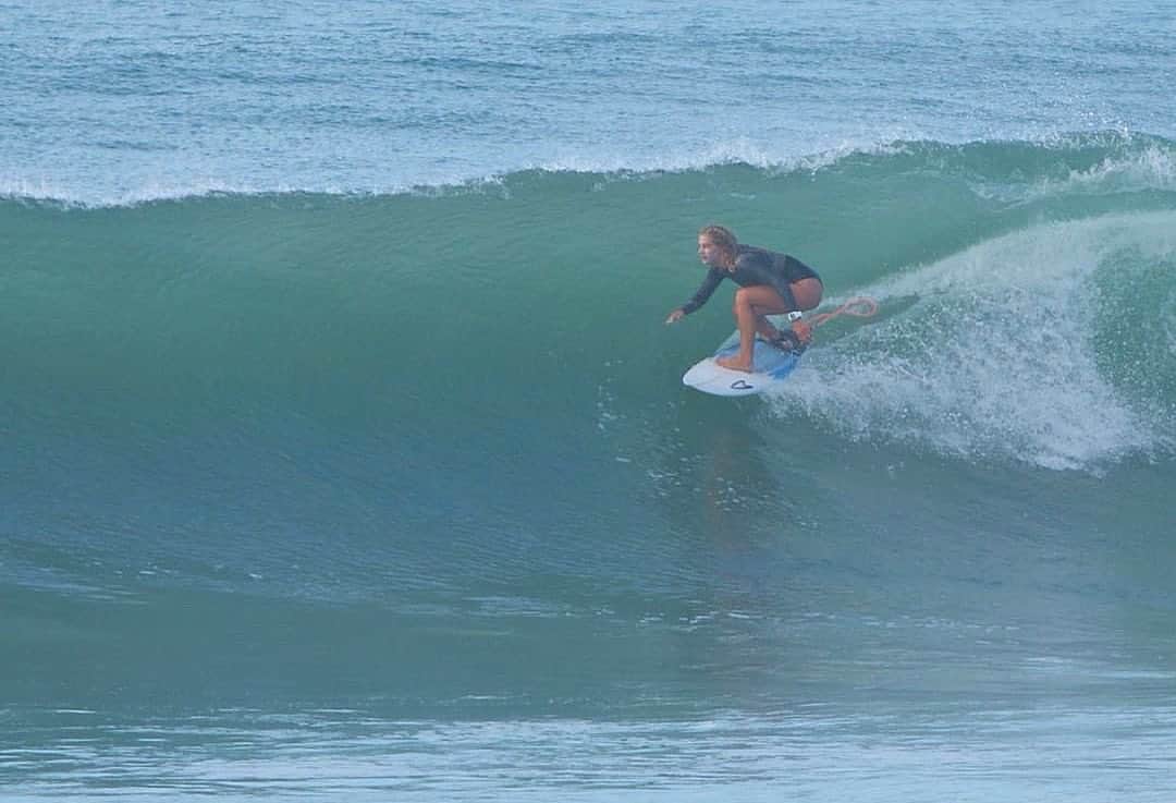 リンゼイ・ジャコベリスさんのインスタグラム写真 - (リンゼイ・ジャコベリスInstagram)「Non stop waves down here in #Cabo 📷 @shorelineshots ...fun getting through this fast section」7月7日 4時43分 - lindseyjacobellis